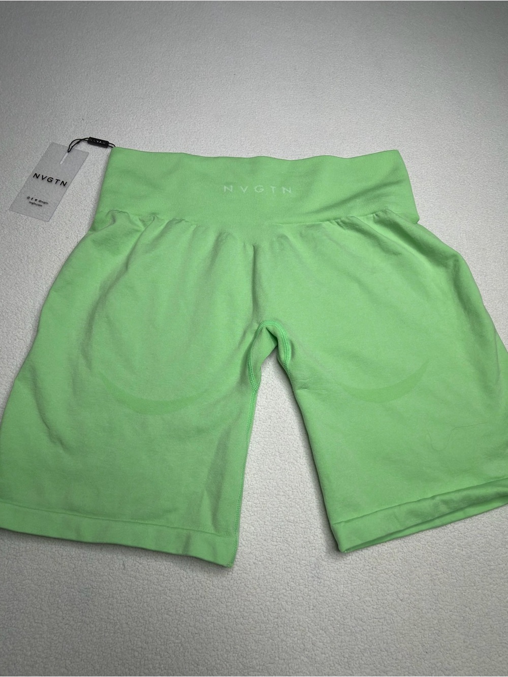 ✨NWT✨NVGTN Mid Rise Contour Seamless Shorts•💚Pistachio - Picture 10 of 15